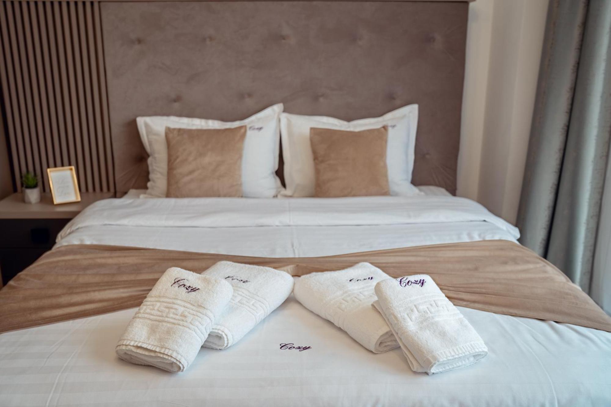 Cozy Aparthotel - Ultracentral Luxury Apartments Iasi Esterno foto