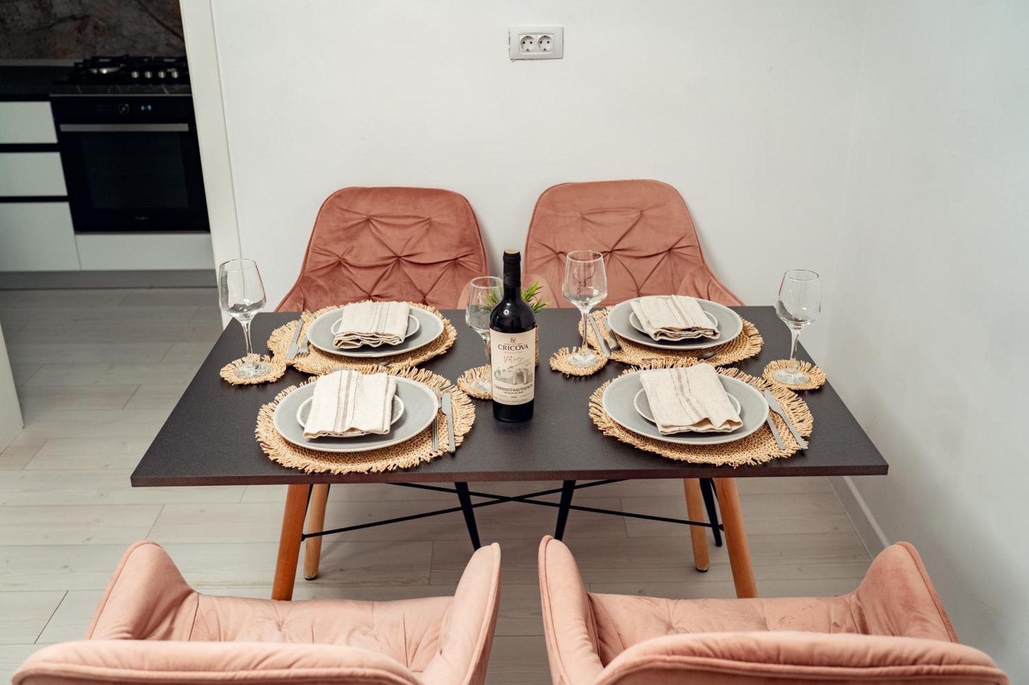 Cozy Aparthotel - Ultracentral Luxury Apartments Iasi Esterno foto