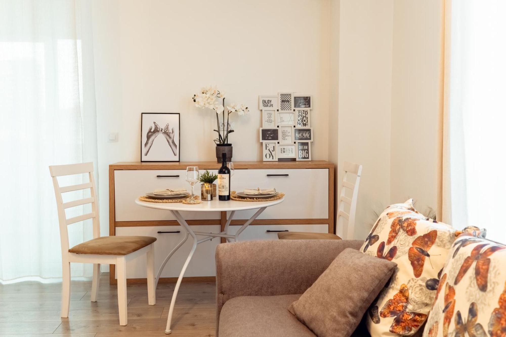 Cozy Aparthotel - Ultracentral Luxury Apartments Iasi Esterno foto